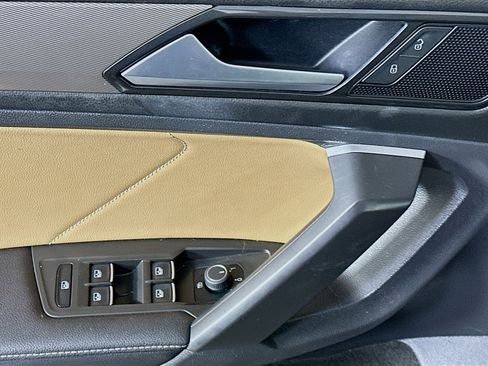 Used 2023 Volkswagen Tiguan SE image 15