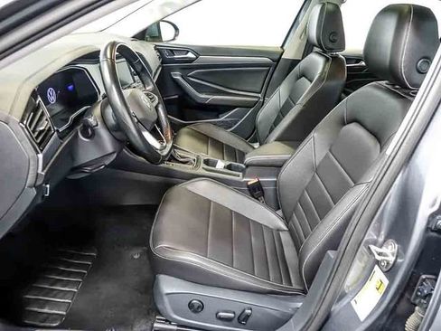 Used 2024 Volkswagen Jetta SE FWD image 12