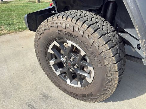 Used 2025 Jeep Gladiator Rubicon w/ Convenience Group image 4