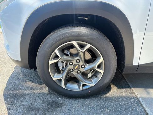 New 2026 Chevrolet Trax LT w/ LT Convenience Package FWD image 24