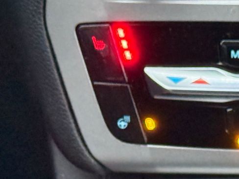 Used 2022 Ford Explorer XLT w/ Equipment Group 202A image 23