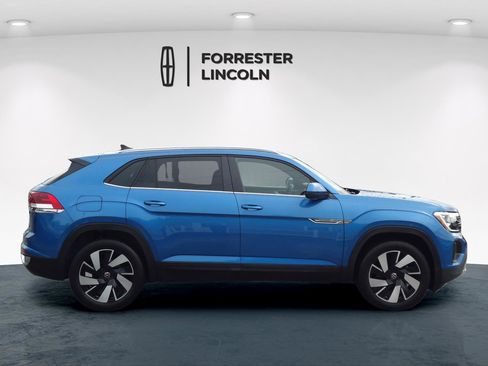 Used 2024 Volkswagen Atlas Cross Sport SE w/ Panoramic Sunroof Package AWD/4WD image 2