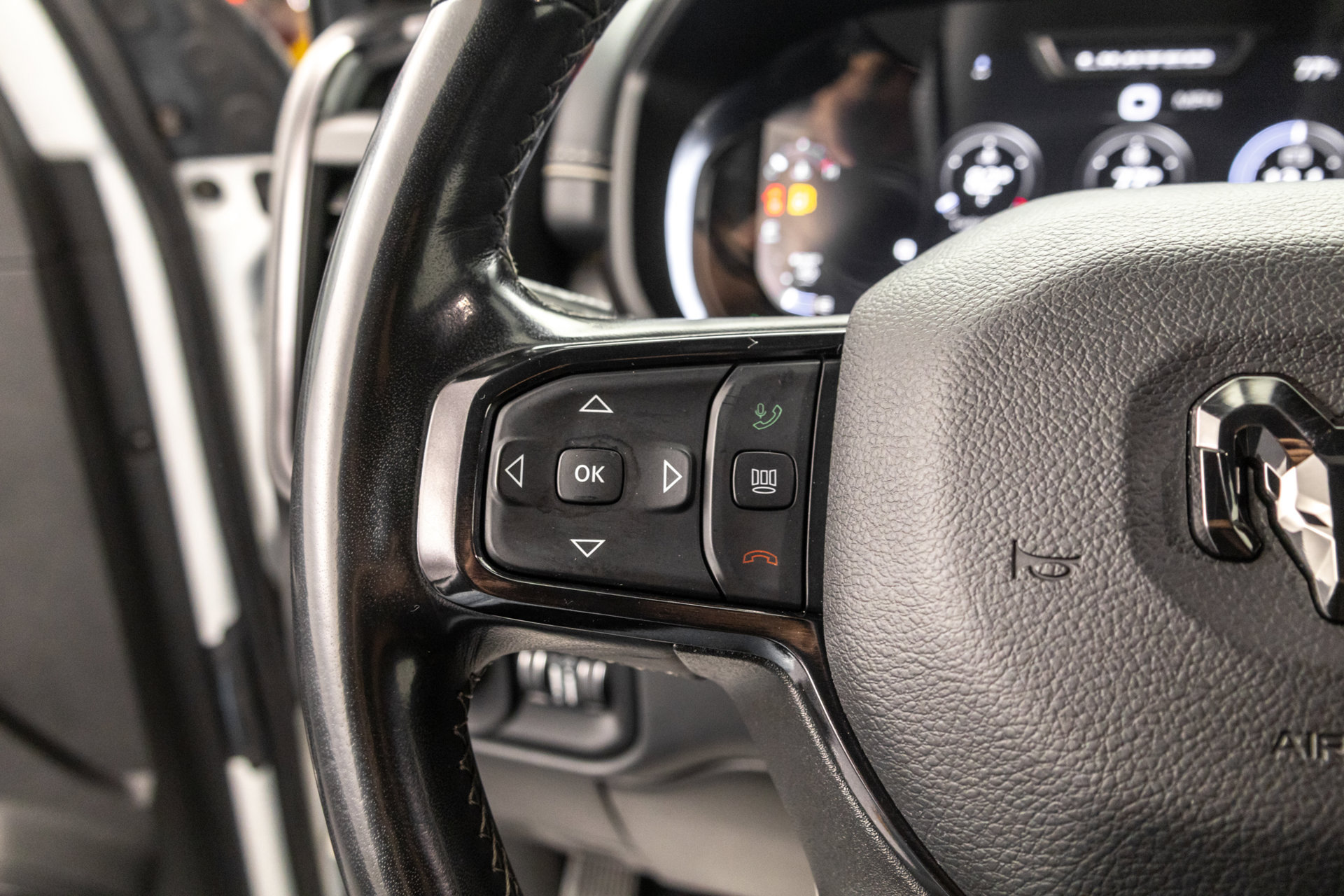 Used 2023 RAM 2500 Limited AWD/4WD image 21