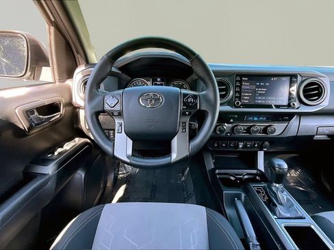 Used 2023 Toyota Tacoma TRD Off-Road w/ Technology Package AWD/4WD image 9