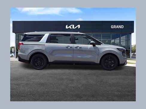 New 2027 Kia Carnival FWD image 1