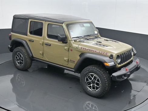 Certified 2025 Jeep Wrangler Unlimited Rubicon w/ Technology Group image 34