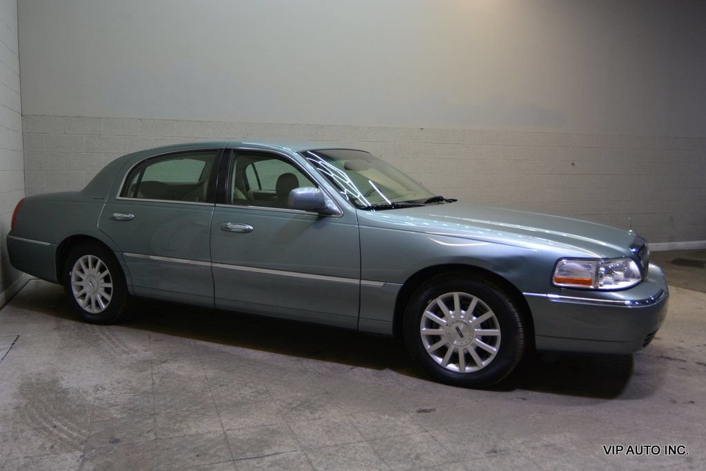 Used 2006 Lincoln Town Car Signature RWD image 29