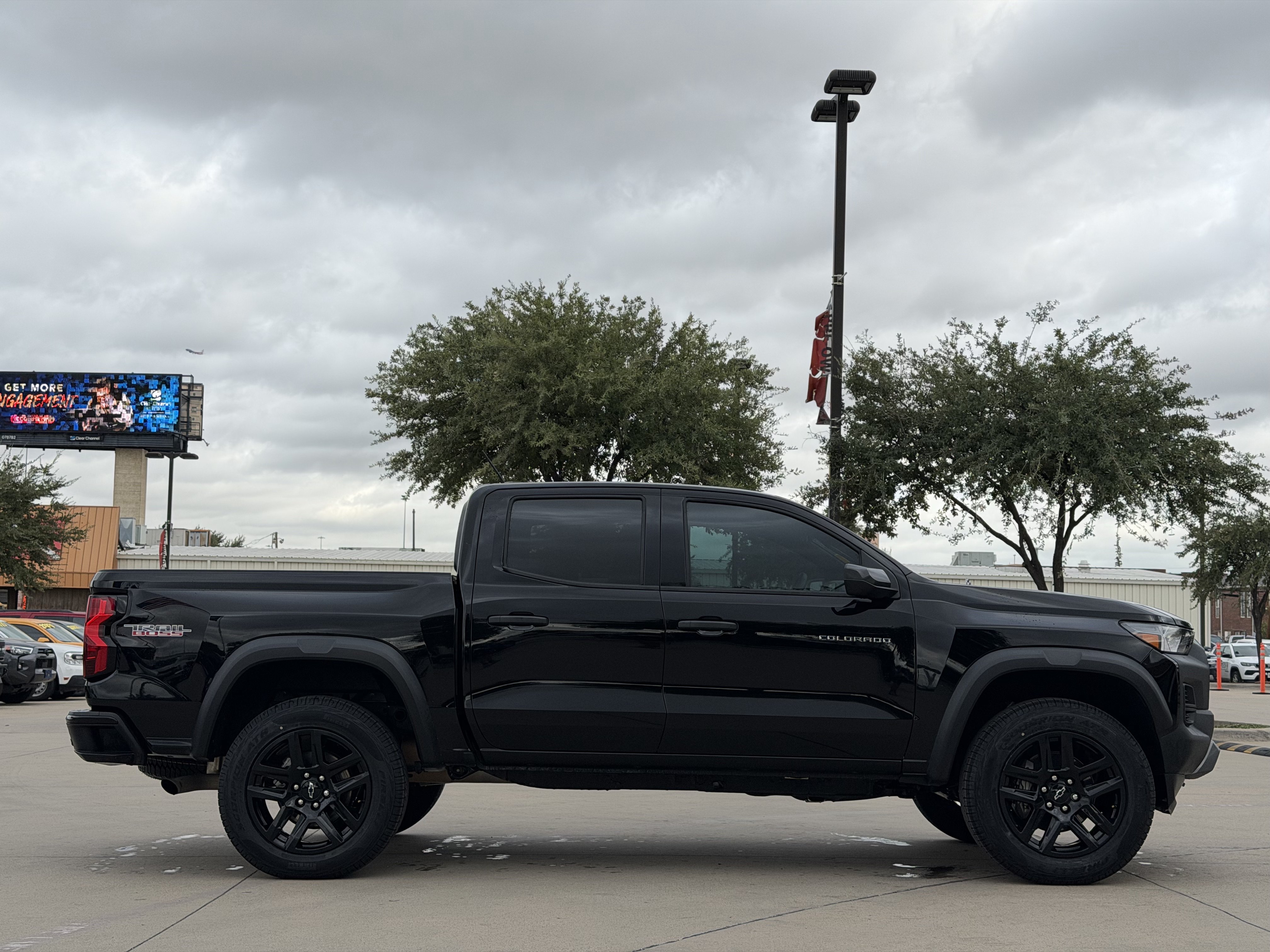 Used 2025 Chevrolet Colorado Trail Boss AWD/4WD image 3