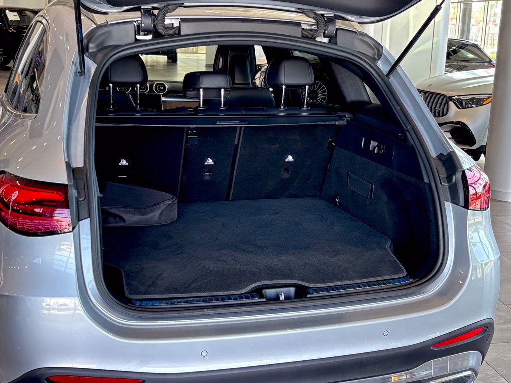Used 2025 Mercedes-Benz GLC 350e 4MATIC image 37