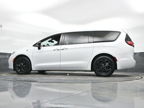 Used 2024 Chrysler Pacifica Limited FWD image 53