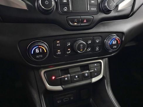Used 2023 GMC Terrain SLT w/ Infotainment Package II AWD/4WD image 34