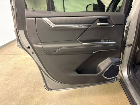 Used 2025 GMC Acadia Elevation image 31