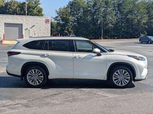 Used 2026 Toyota Highlander Platinum AWD/4WD image 8