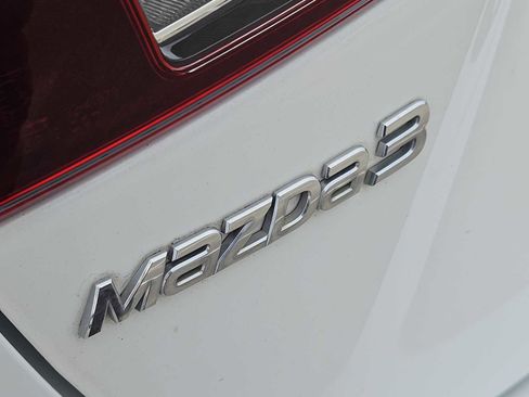 Used 2018 MAZDA MAZDA3 Touring image 11