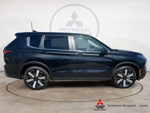 New 2026 Mitsubishi Outlander SE image 2