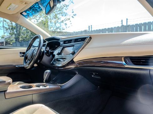 Used 2013 Toyota Avalon Limited image 31