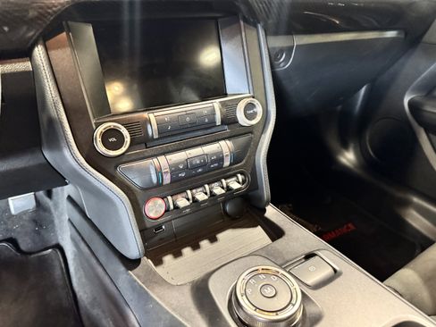 Used 2021 Ford Mustang Shelby GT500 w/ Carbon Fiber Track Pack RWD image 12