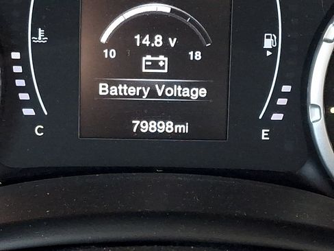 Used 2018 Jeep Renegade Latitude FWD image 16
