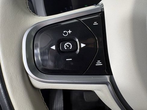 Used 2023 Volvo XC60 B5 Ultimate w/ Climate Package image 23