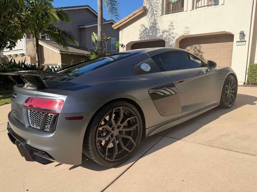 Used 2017 Audi R8 V10 w/ Carbon Exterior Package AWD/4WD image 16