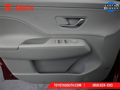 Used 2024 Hyundai Kona Limited image 22