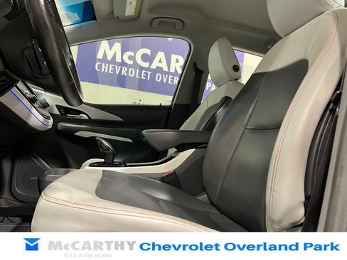 Used 2017 Chevrolet Bolt Premier w/ Driver Confidence II Package FWD image 24