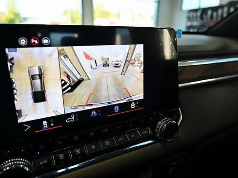 Used 2025 GMC Canyon Denali image 20