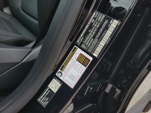 Used 2026 Mercedes-Benz GLC 300 image 32