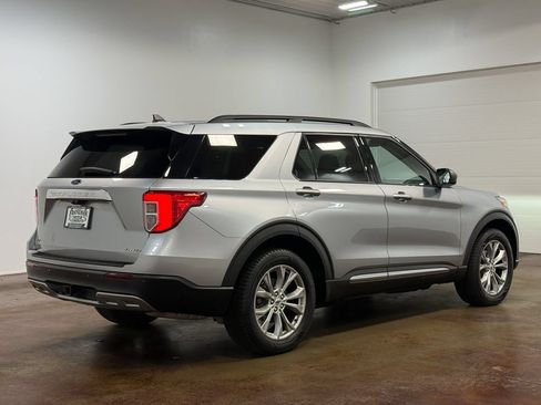 Used 2023 Ford Explorer XLT w/ Equipment Group 202A AWD/4WD image 24