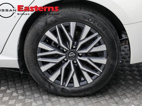 Used 2025 Nissan Altima 2.5 SV FWD image 8