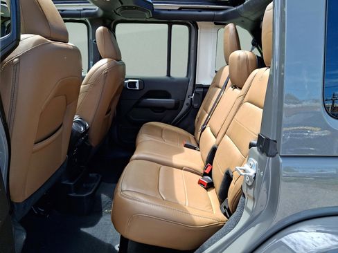 Certified 2022 Jeep Wrangler Unlimited Sahara w/ LED Lighting Group AWD/4WD image 8