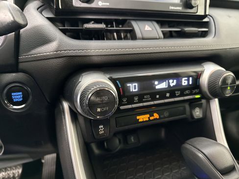 Used 2021 Toyota RAV4 XLE AWD/4WD image 8