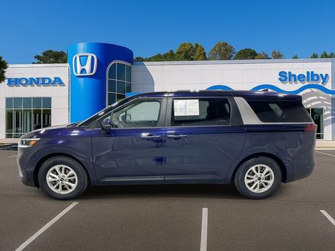 Used 2024 Kia Carnival LX image 5