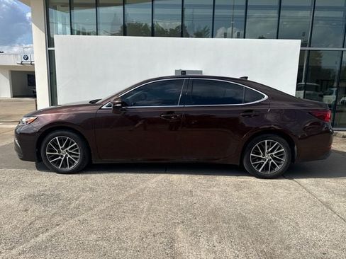 Used 2016 Lexus ES 350 w/ Luxury Package w/Wood Trim FWD image 2
