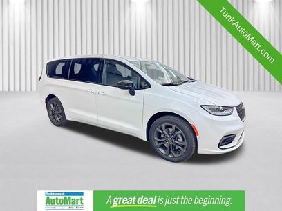 New 2026 Chrysler Pacifica Select
