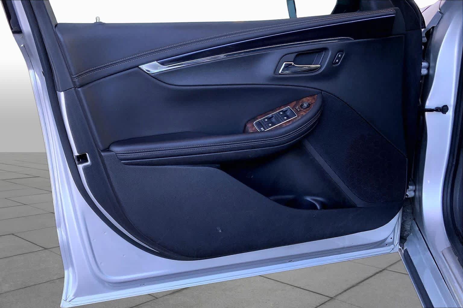 Used 2015 Chevrolet Impala LTZ FWD image 22