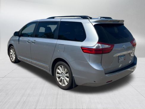 Used 2017 Toyota Sienna Limited Premium AWD/4WD image 4