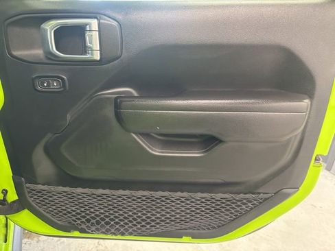 Used 2021 Jeep Gladiator Willys image 24