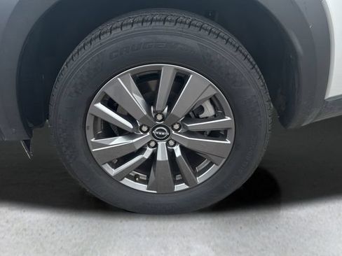 Used 2025 Nissan Pathfinder SV FWD image 10