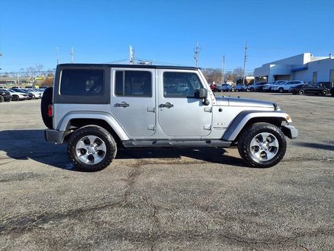 Used 2018 Jeep Wrangler Unlimited Sahara image 14