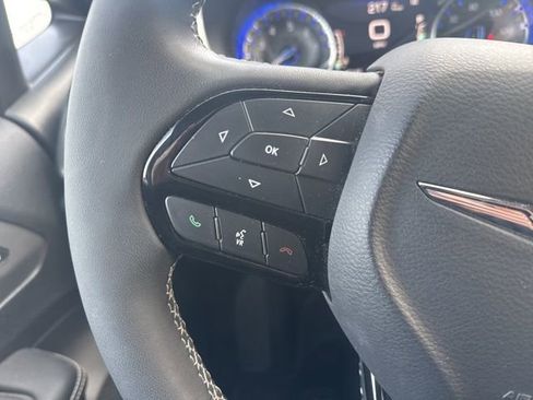 Used 2022 Chrysler Pacifica Limited w/ S Appearance Package image 14