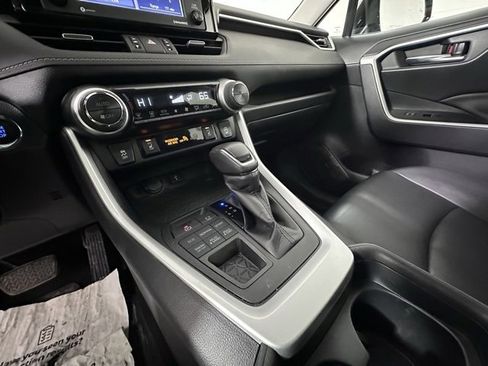 Used 2020 Toyota RAV4 XLE Premium image 28
