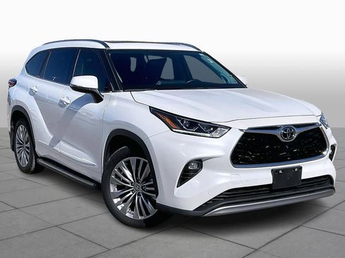 Used 2022 Toyota Highlander Platinum image 2