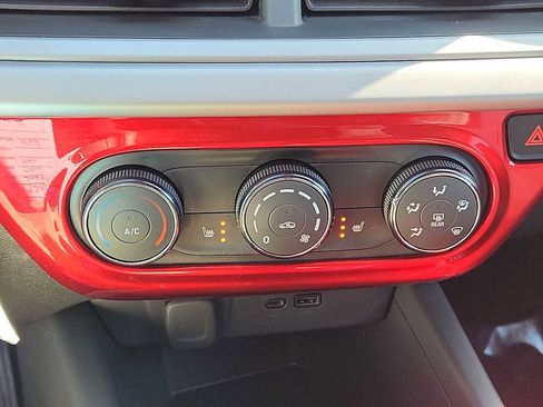 Used 2024 Chevrolet Trax LS w/ LS Convenience Package image 15