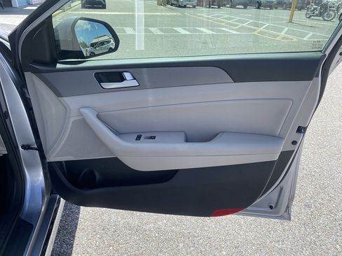 Used 2016 Hyundai Sonata SE image 12