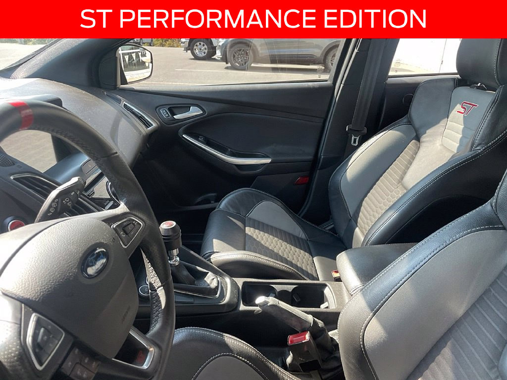 Used 2017 Ford Focus ST w/ Equipment Group 401A FWD image 7