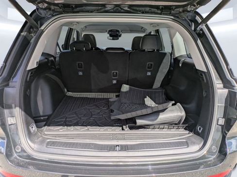 Used 2023 Jeep Grand Cherokee Limited w/ Black Appearance Package image 13