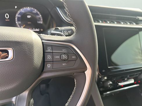 New 2025 Jeep Grand Cherokee Altitude image 31