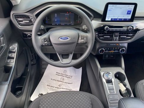 Used 2025 Ford Escape Active AWD/4WD image 10
