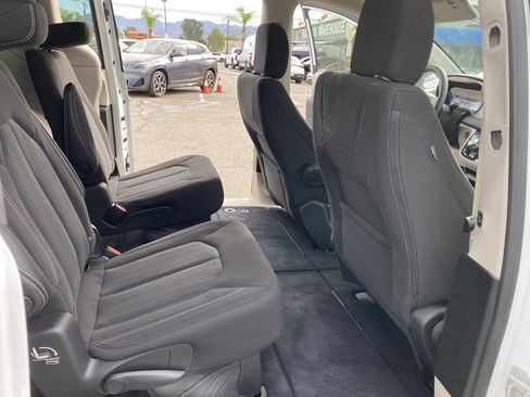 Used 2023 Chrysler Voyager LX FWD image 21